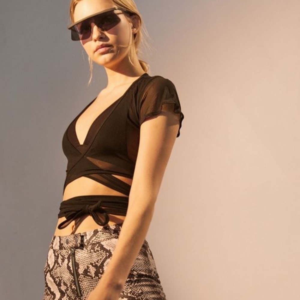 I AM GIA BLACK WRAP CROP TOP